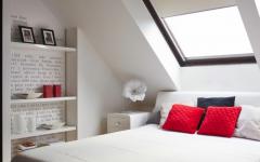 Chambre à l’étage à la déco maison moderne en blanc et rouge chambre à la déco maison moderne