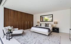 Chaque chambre possède de grands placards intégrés ainsi qu’une salle de bains attenante spacieuse chambre d'amis maison de luxe