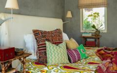 Déco design artistique multicolore de cette chambre