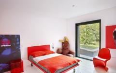 chambre d'enfant rouge et blanc