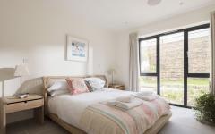 une chambre moderne minimaliste design élégant location de vacances cornwall