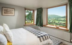 Une des six chambres à coucher de la résidence offrant une merveilleuse vue vue maison à louer résidence secondaire campagne anglaise cottage