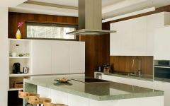 comptoir cuisine en blanc ouverte chalet en bois