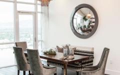 Le coin dédié au repas est aménagé de façon impersonnelle avec un mobilier élégant et épuré salle à manger appartement moderne mobilier