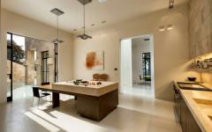 Cuisine spacieuse toujours en pierres intérieur design moderne contemporain maison de luxe californie