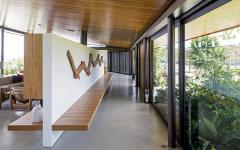 L’intérieur obéit aux mêmes règles de minimalisme et d’originalité valables pour toute la résidence décoration intérieure maison de luxe architecture créative