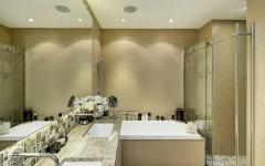salle de bains baignoire et cabine de douche