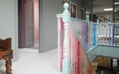 escalier d'intérieur déco colorée