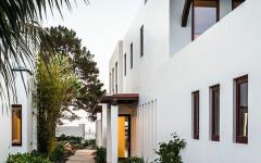 chemin extérieur de la maison d'architecte à Los Angeles
