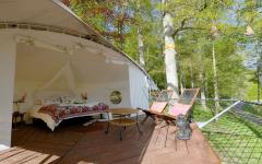 intérieur tente dans les arbres vacances écolo