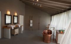 salle de bain design philippe starck luxe villa à louer de vacances