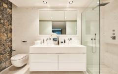 Chaque chambre à coucher possède une salle de bains ou salle d’eau privative salle de douche design minimaliste luxe