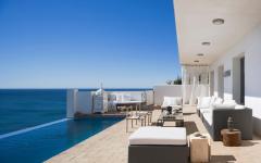 Villa de vacances exotiques terrasse piscine à débordement