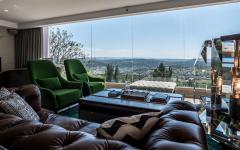 vue impressionnante depuis le séjour lounge de l'hôtel