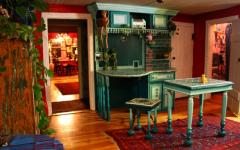 intérieur à la décoration multicolore résidence de campagne