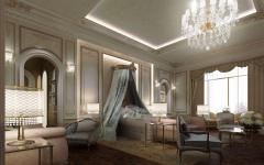 Grande et spacieuse suite à l’ameublement élégant et stylé d’antan chambre à coucher moderne lit à baldaquin