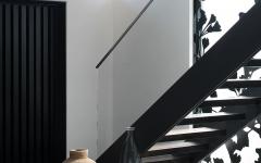 escalier noir et blanc maison citadine classe