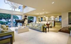 Séjour moderne au mobilier sobre et tendance maison agencée originale contemporaine nouvelle zélande