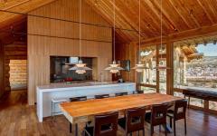 Cuisine et salle à manger rustiques intérieur du chalet en bois américain