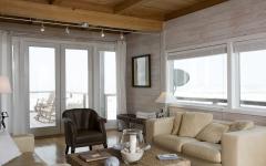 Un intérieur moderne et accueillant avec une grande pièce principale où se trouve le séjour salon moderne résidence de vacances en kit sur pilotis dunes plage