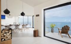 Intérieur élégant et minimaliste pour une location de vacances agréable et familiale intérieur moderne et lumineux maison rénovée à louer