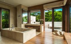 La salle de bains de la chambre de maitres donnant sur un balcon privé résidence secondaire de prestige antilles