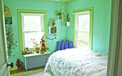 Chambre à coucher déco en vert vue sur le lac