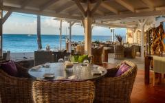 vue paradisiaque sur la plage restaurant