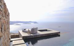 Design minimaliste des espaces extérieurs dévoilant un panorama marin époustouflant outdoor contemporaine piscine à débordement vue