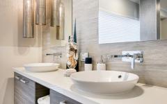 salle de bain douche et baignoire moderne