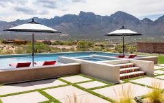 Piscine hors sol installée sur un petit terrain dans les environs de la ville de Phoenix piscine jacuzzi hors sol luxe