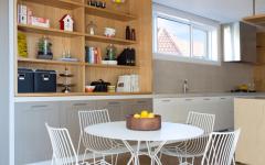 Petite table à manger pour les repas familiaux de tous les jours coin salle à manger cuisine