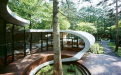 Sorte de patio de cette maison originale japonaise originale maison d'architecte japonaise