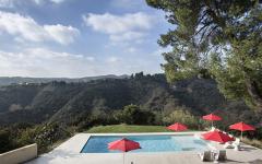 La piscine en contrebas de la maison de luxe terrasse splendide maison de luxe prestige