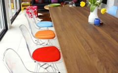 différentes couleurs chaises transparentes eames
