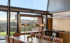 salle à manger avec vue sur les terres australienne maison de luxe
