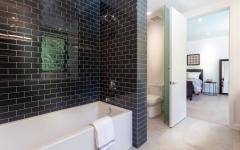 grande baignoire salle de bain chambre