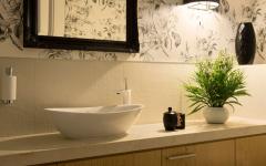 La salle de bains de la chambre parentale de cette belle maison salle de bains luxu glamour maison moderne
