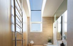 Aménagement d’une salle de douche toute en longueur dans cette belle maison salle de bain design moderne belle maison