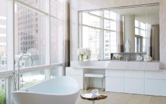 belle salle de bains avec vue appartement de luxe