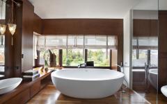 Salle de bains au design luxueux correspondant à l’intérieur de la résidence de grand standing salle de bain design luxe baignoire