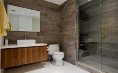 salle de bains en blanc et marron