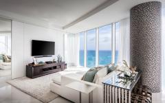 Le petit salon avec super vue sur la mer consacré exclusivement à la télévision Salon tv avec vue sur l'océan
