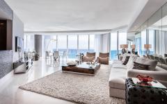 La pièce principale de vie de cet appartement de luxe au design raffiné spacieuse et lumineuse pièce de vie