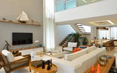 L’agencement intérieur de la maison de vacances se caractérise par une certaine originalité intérieur séjour mezzanine maison contemporaine sur la mer