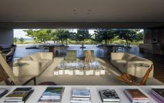 séjour salon avec grande ouverture et vue sur la mer