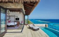 terrasse balcon filant piscine et vue sur mer