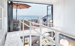 L’escalier en colimaçon mène à une jolie terrasse avec vue imprenable sur le Bosphore terrasse sur le toit appartement citadin avec vue