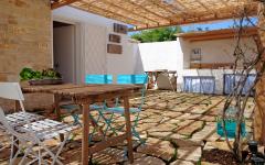 Jolie terrasse ombragée maison à louer sur la côte