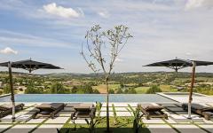 modèle piscine extérieure de luxe maison moderne d'architecte
